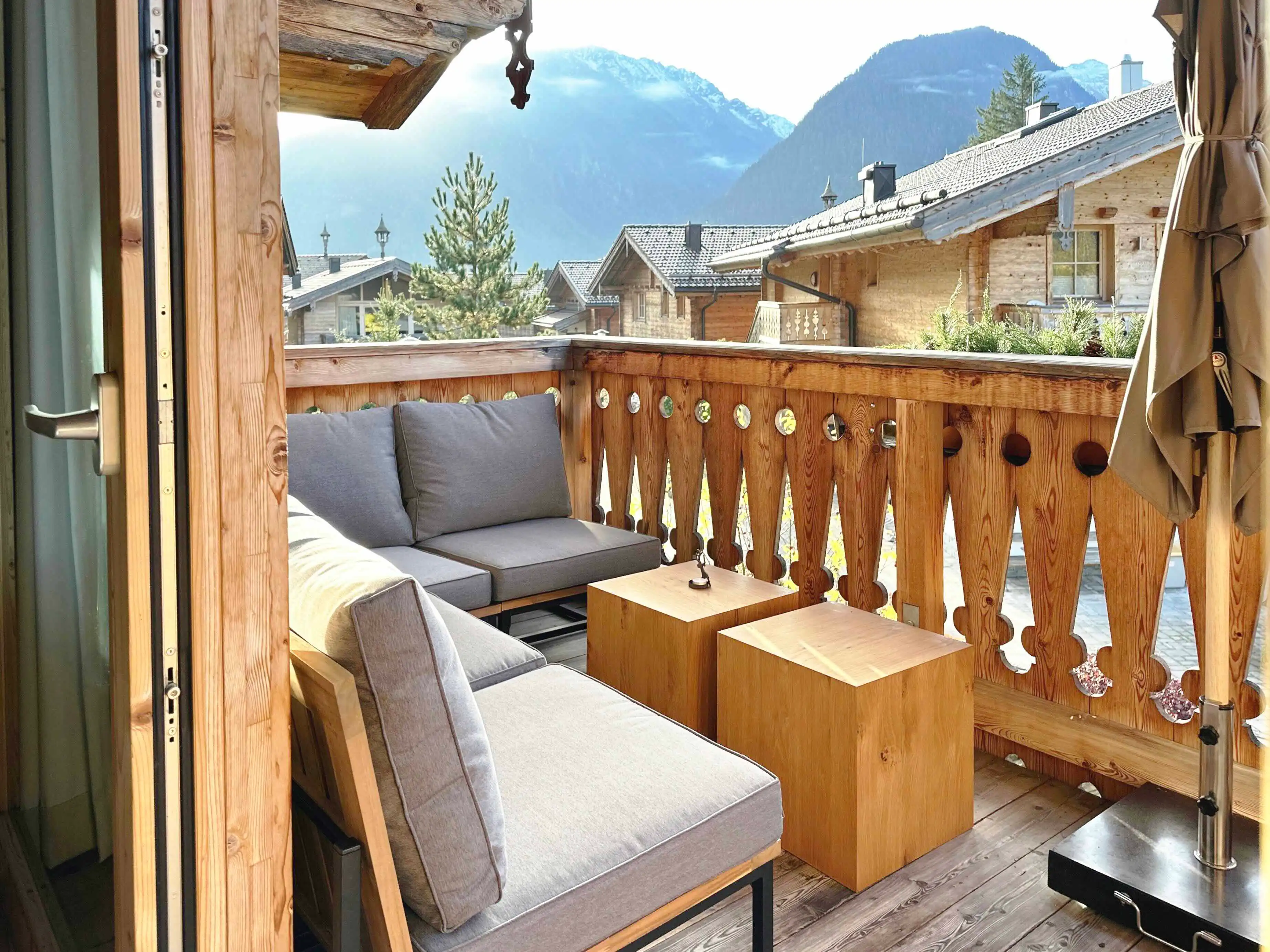 Balcony lounge