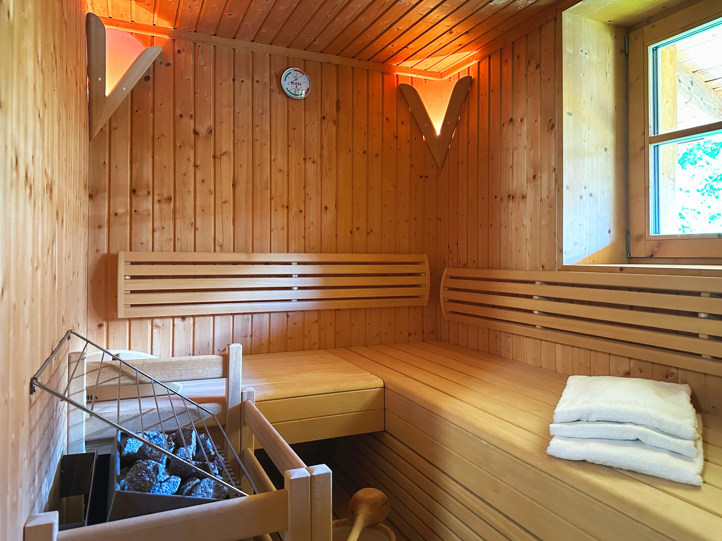 Private finnische Sauna im Chalet Gams — AlpenPura Neukirchen am Großvenediger